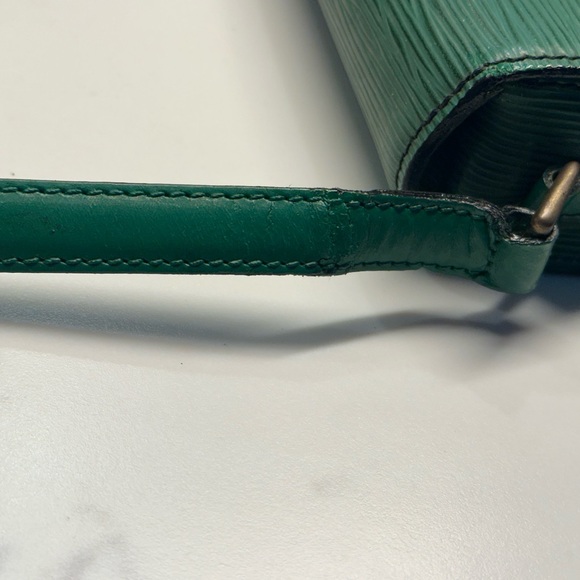 Louis Vuitton Retired Saint Cloud Green Epi PM Crossbody Bag + LV Dust Bag + COA - Picture 14 of 16